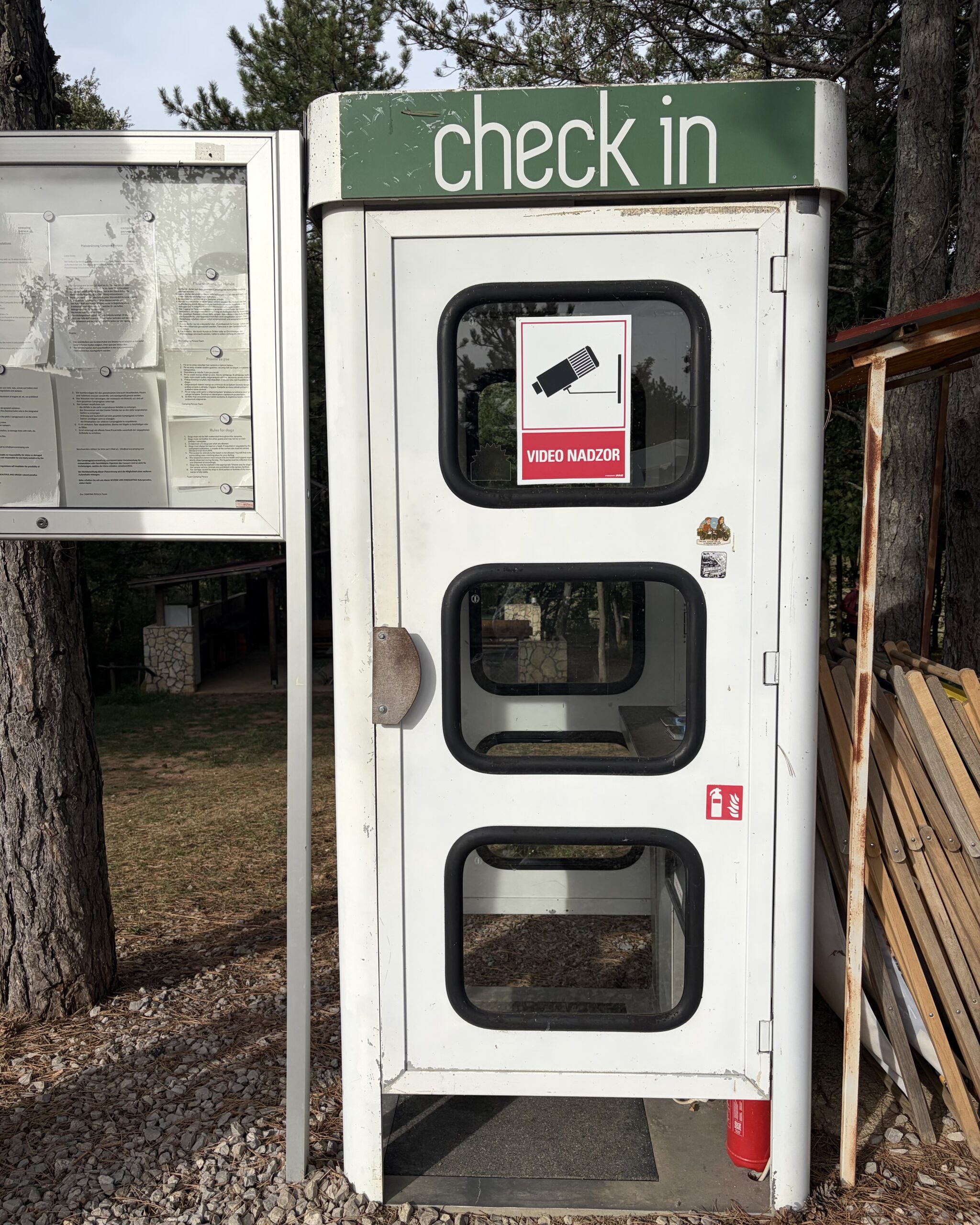 Self-Check-in-Station am Camping Peruca
