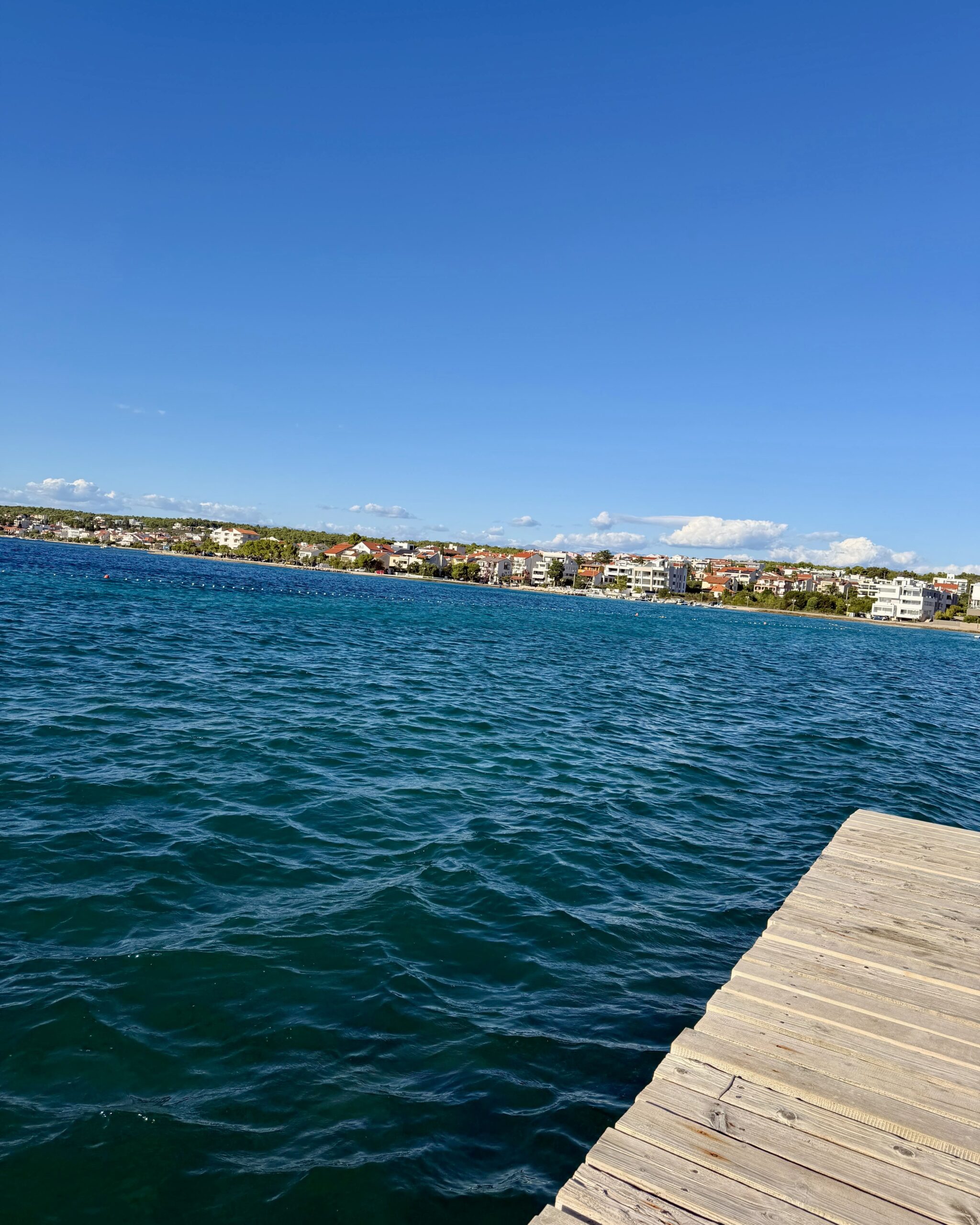 Blick vom Steg über das Meer vor Zadar